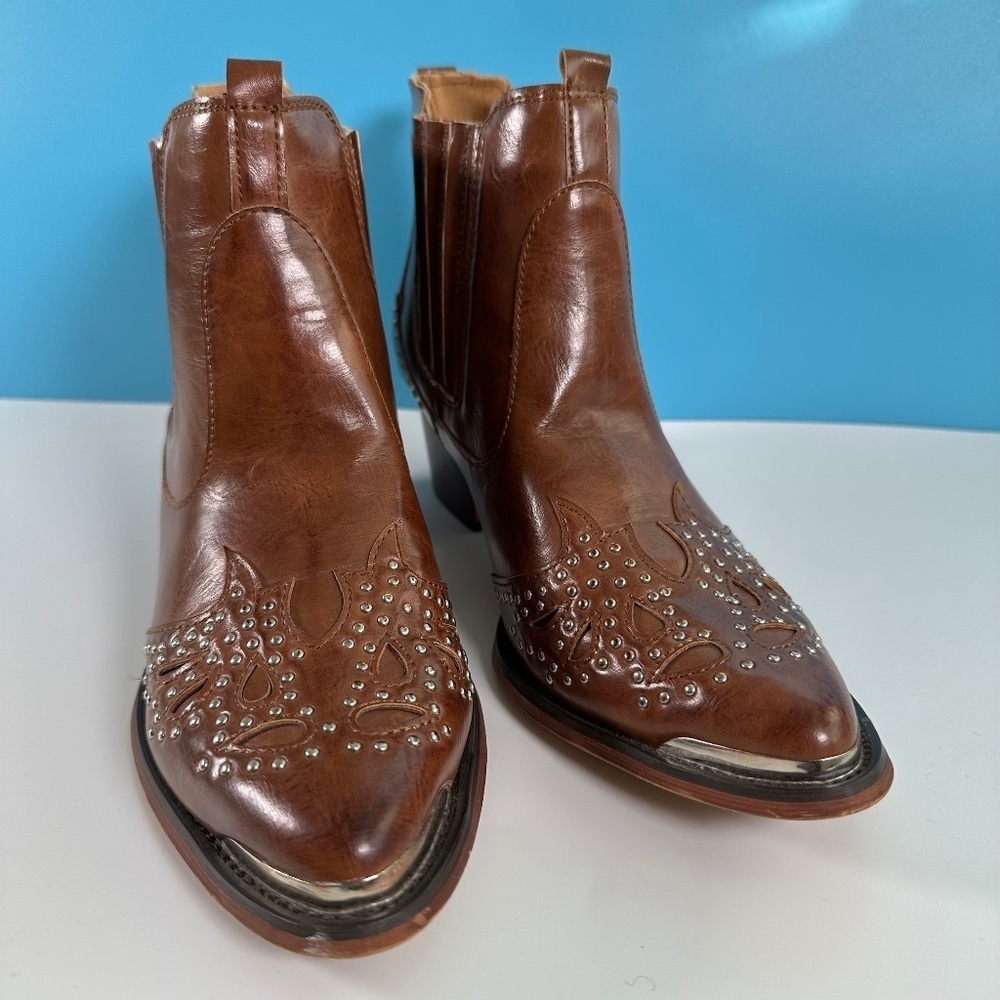 Wanted Chelsea Boots Faux Leather Silver Stud details Women's US 7 Western Rodeo